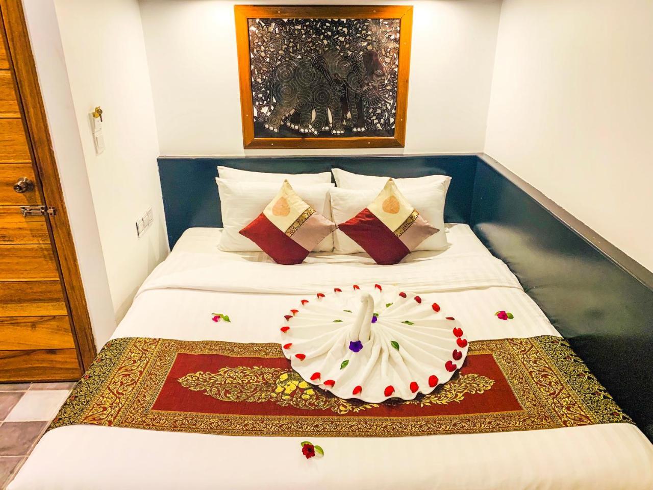 1004 Boutique Hotel 시엠리아프 외부 사진
